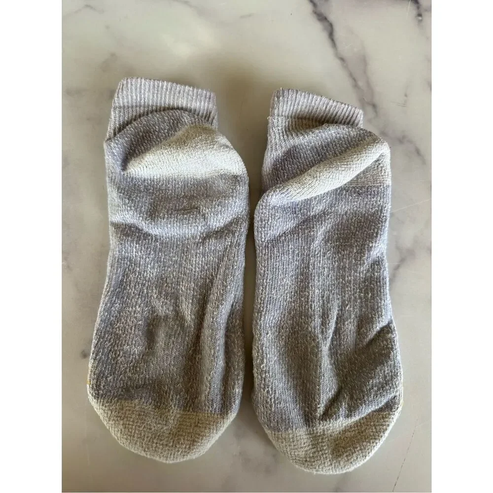 Patagonia Men’s Low-Cut Athletic Socks — Light Gray with Gold Logo hiking